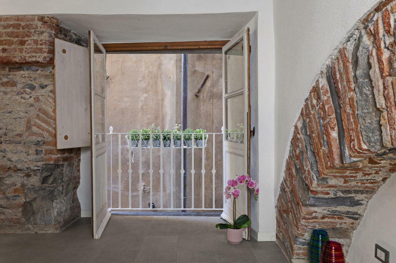 Wood And Stone Apartment In The Historical Center Genoa Exterior photo